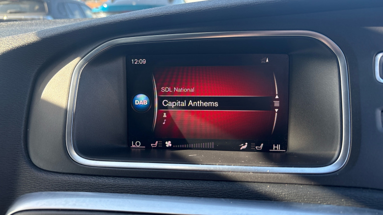 Volvo V40 D2 [122] R DESIGN Edition 5dr Diesel Hatchback